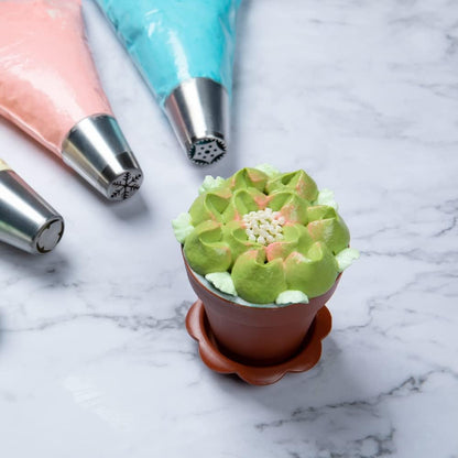 Restaurantware-Russian Piping Tip, 1 Petal Cake Decor Piping Tip - #39, Corrosion-Resistant, Stainless Steel Decorating Tip For Frosting, Dishwashable, Decorate Cupcakes, Cakes, or Cookies