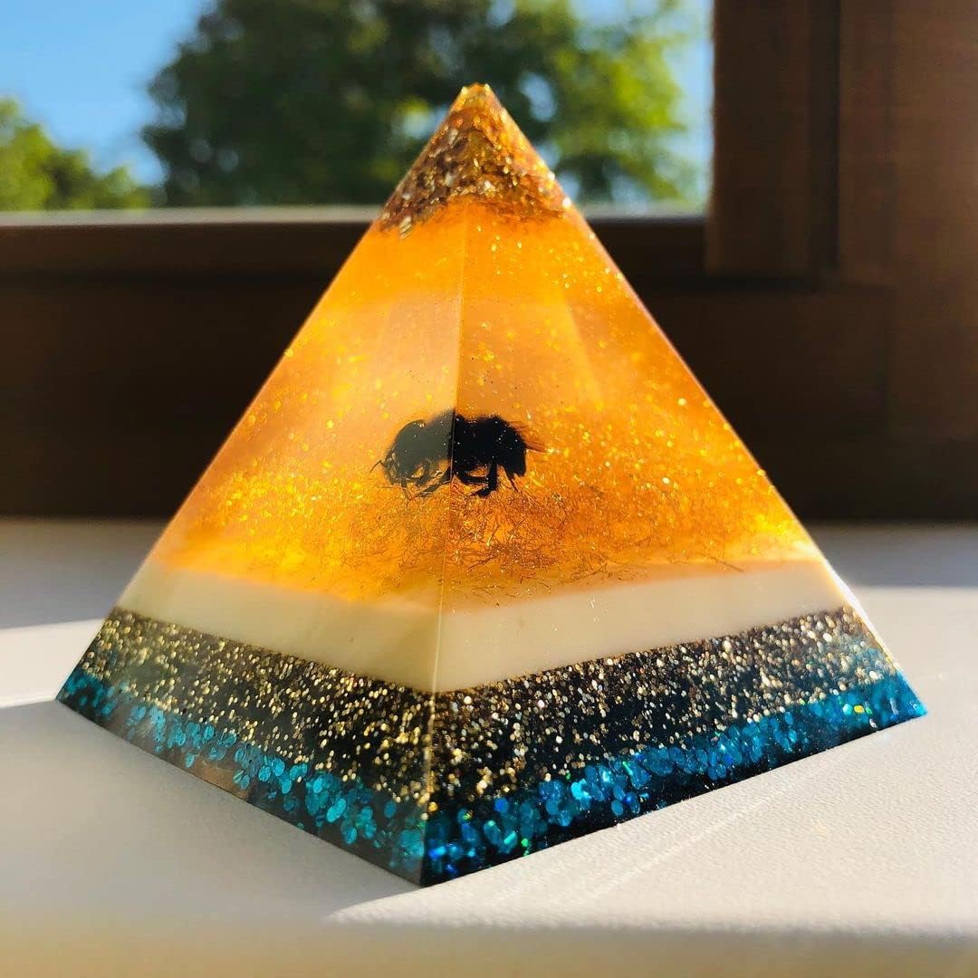 3 PCS Clear Pyramid Molds for Resin, 3Pcs 4.7''6''7.5'' Inner Large Pyramid Silicone Molds for Epoxy Resin + 1Pcs Plastic Frame, Pyramid Resin Mold Silicone Pyramid Mold for DIY