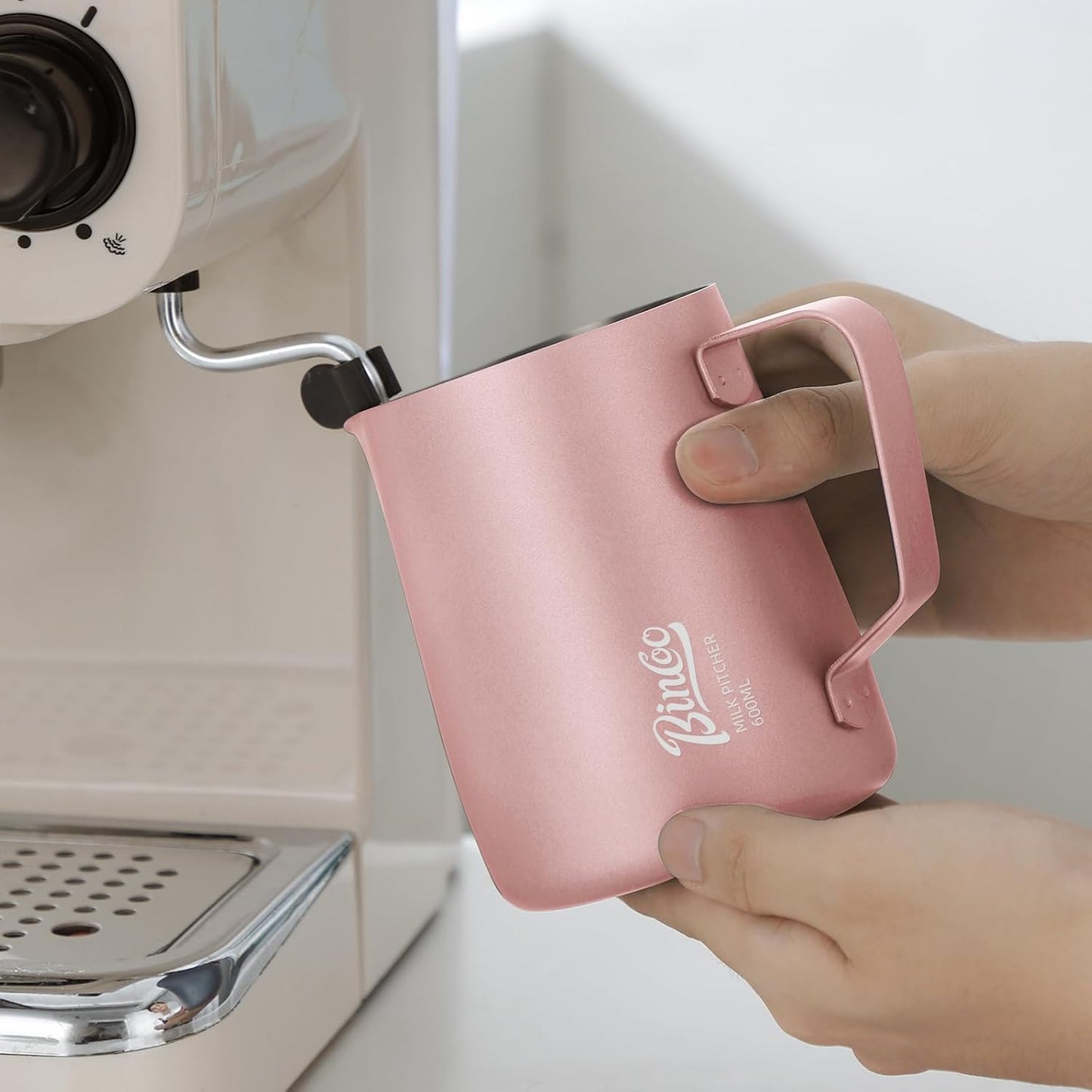 Pink Milk frother - 600ml Milk Frothing Pitcher, Milk Frother Cup Espresso Steaming Pitcher for Barista, Bincoo SUS304 Stainless Steel Espresso Steaming Pitchers for Latte Art/Cappuccino/Coffee/Milk