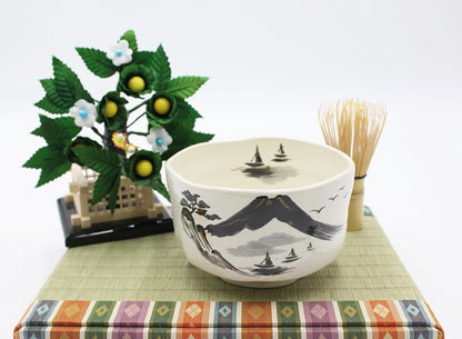 Japanese Traditional Handcrafted Matcha Chawan Tea Bowl Cup Ceremony Tableware Pottery (Kinsai Sansuiga Hiyori Wan)