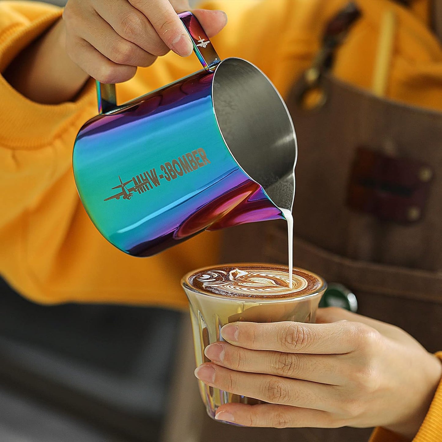 MHW-3BOMBER Milk Frothing Pitcher 20oz/600ml Latte Art Pitcher Stainless Steel Espresso Steaming Pitcher Colorful Barista Milk Jug P5912C-OS