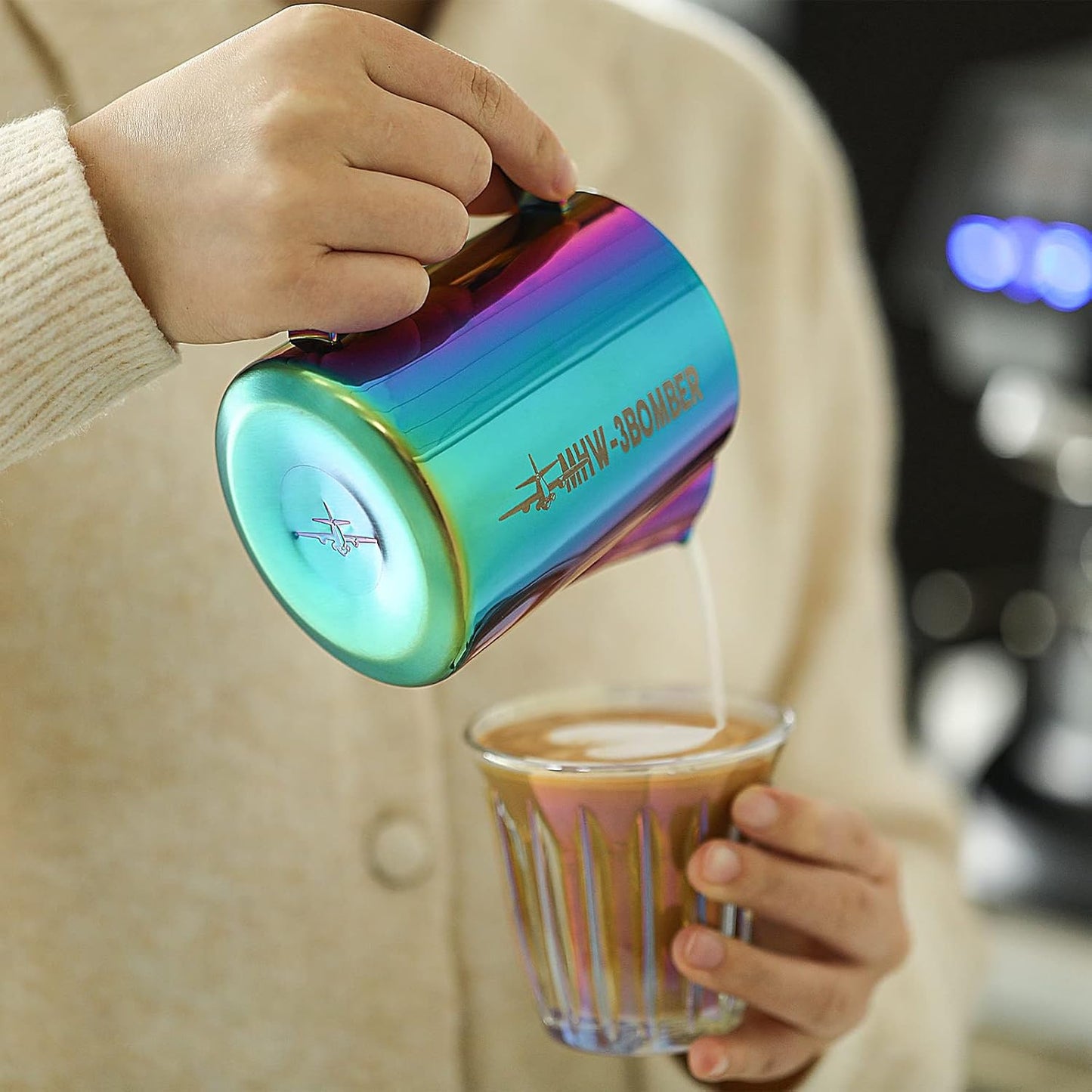 MHW-3BOMBER Milk Frothing Pitcher 20oz/600ml Latte Art Pitcher Stainless Steel Espresso Steaming Pitcher Colorful Barista Milk Jug P5912C-OS
