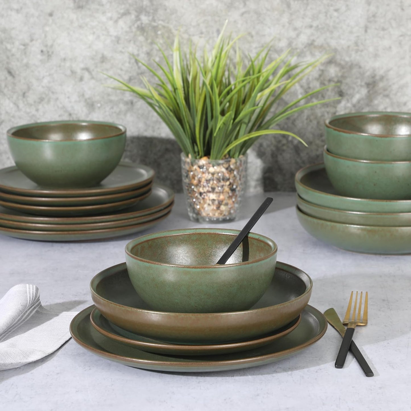Gibson Elite Beckett Stoneware Matte Reactive Glaze 16 Piece (Service for 4) Plates and Bowls Dinnerware Set - Green