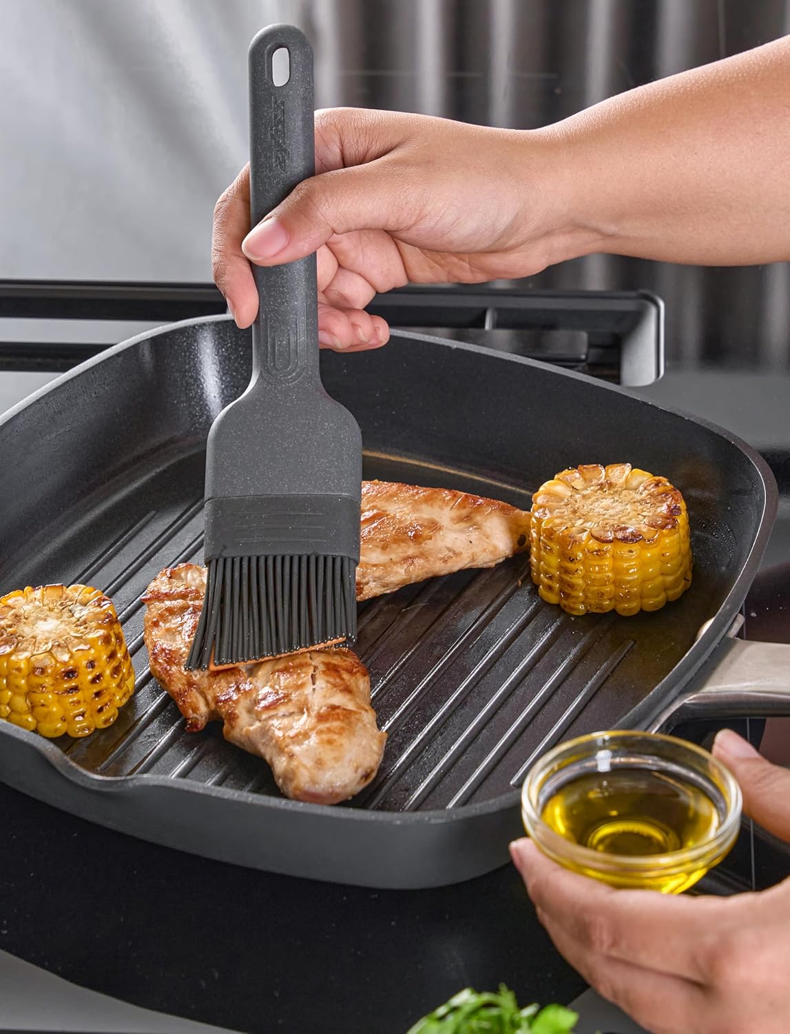 Zyliss Silicone Basting Brush - Heat-Resistant Non-Shedding Bristles with Center Grid for Better Coverage - Curved Handle, Eco-Friendly Wheat Straw Grip Ideal for Grilling & Baking - Dishwasher Safe