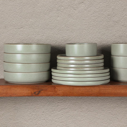 Gibson Elite Gelston Stoneware Matte Reactive Glaze 16 Piece (Service for 4) Plates and Bowl Dinnerware Set - Green